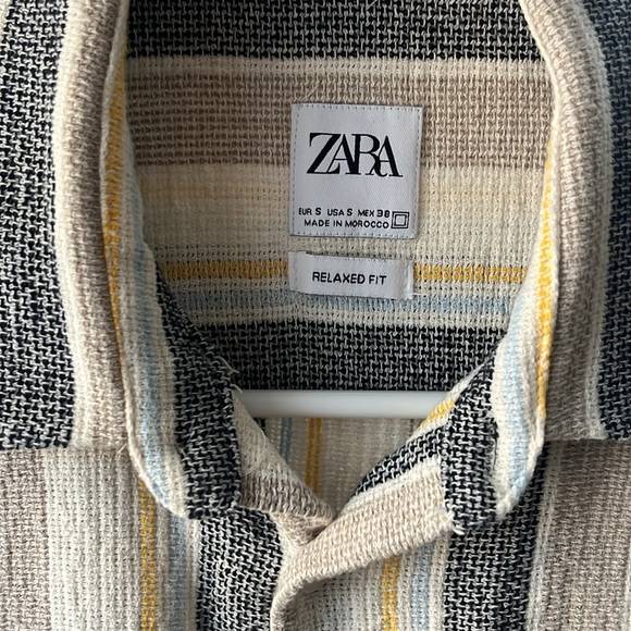 Zara Relaxed Fit Buttoned Polo - Picture 3 of 3
